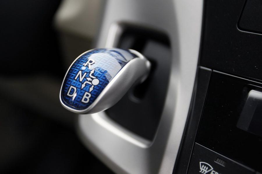  Toyota Prius V 2011 года  (фото 174 из 208)
